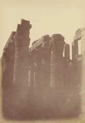 (Visão estreita dos pilares da sala hipostila, Karnak)